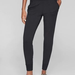 NWT Athleta Beyond Soft Jogger